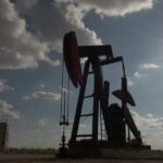 El petróleo de Texas abre con una subida del 2,83 %, hasta 98,5 dólares