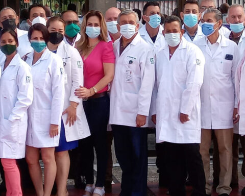 The 54 Cuban doctors in Nayarit still cannot offer consultations in Mexico