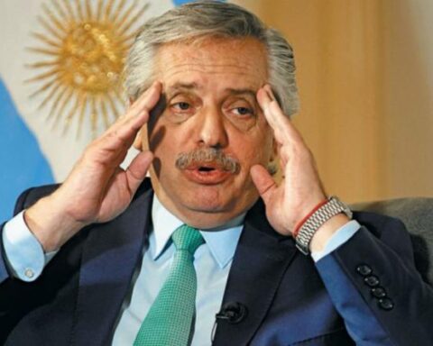 The Argentine president calls for unity after tensions in the ruling party