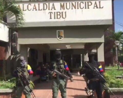 The Attorney General's Office opened an investigation into the presence of FARC dissidents in the Tibú Mayor's Office