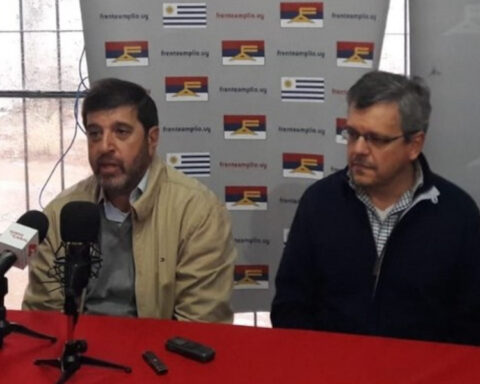 "The Broad Front listens to you" this week in the department of Colonia