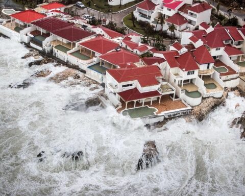 Isla de San Martín bajo los efectos de un huracán. Foto:  Gerben Van Es, vía National Geographic.