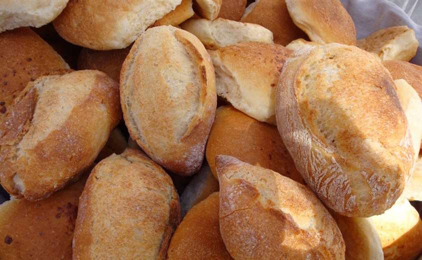 The Government asks the bakers of Santa Cruz to prepare 'battle bread' as a condition to support the sector