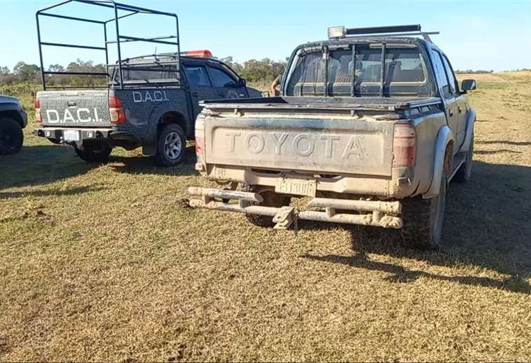 Los efectivos de la Felcc llegaron en patrullas hasta la propiedad Cupesí.