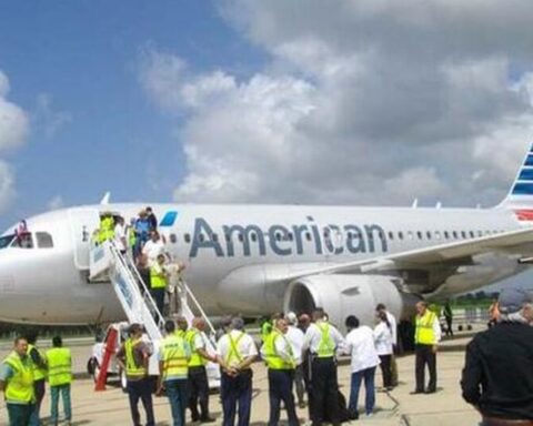 The US approves dozens of American Airlines flights between Miami and five Cuban cities