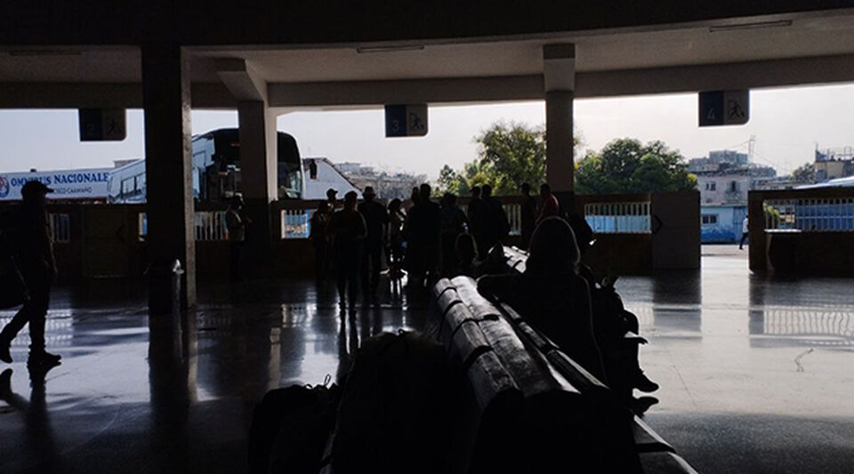 The energy crisis leaves the Havana Bus Station in the dark and without information screens