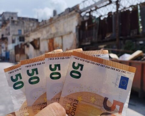 The euro becomes the most sought-after currency in Cuba and reaches 123 pesos