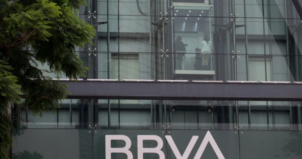 The increase in the Banxico rate will slow down the economy in 2023, forecasts BBVA