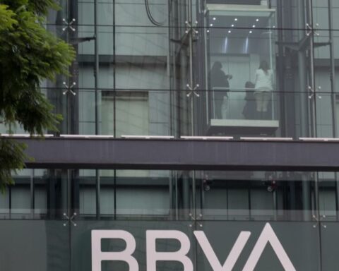 The increase in the Banxico rate will slow down the economy in 2023, forecasts BBVA