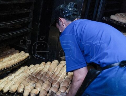 The national government agreed with bakers to guarantee a kilo of bread between $320 and $340