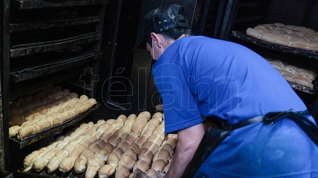 The national government agreed with bakers to guarantee a kilo of bread between $320 and $340