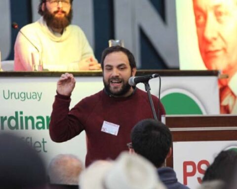 The socialists propose limiting the profits of powerful sectors and debating the role of the Armed Forces