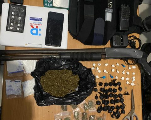Apresan  a un obrero con escopeta ilegal  y 61 porciones de droga
