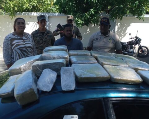 They arrest a young man with alleged drug bales in Santiago Rodríguez