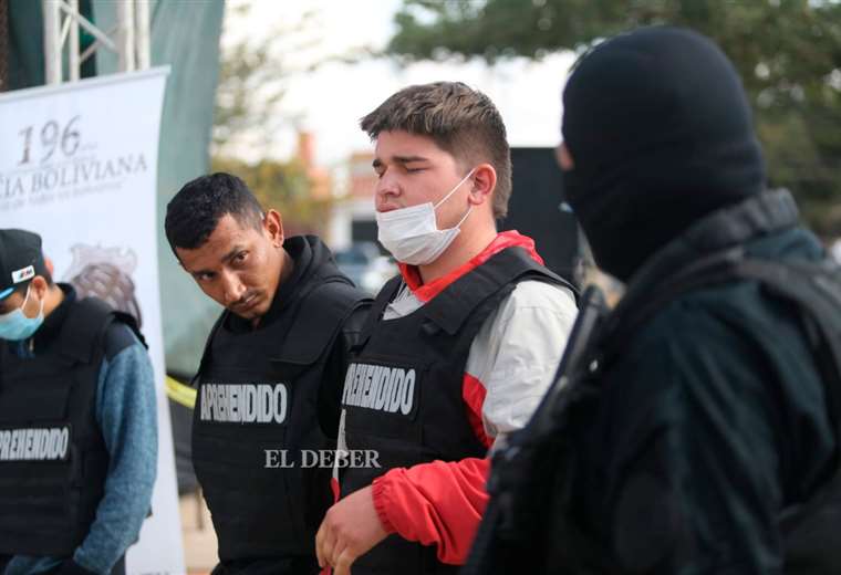 La Policía capturó a los dos colombianos que se dedicaban a estafar Foto: Ricardo Montero