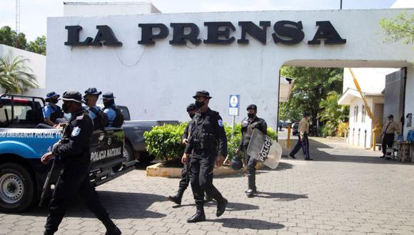 Diario La Prensa bajo asedio Policial. Foto: La Prensa