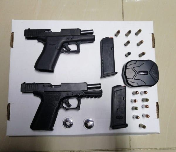 The weapons seized in the operation in La Altagracia, where 81 packets of cocaine were also seized.