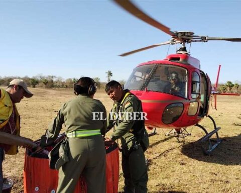 Un helicóptero de Defensa Civil trabaja en la zona / Foto: Juan Pablo Cahuana