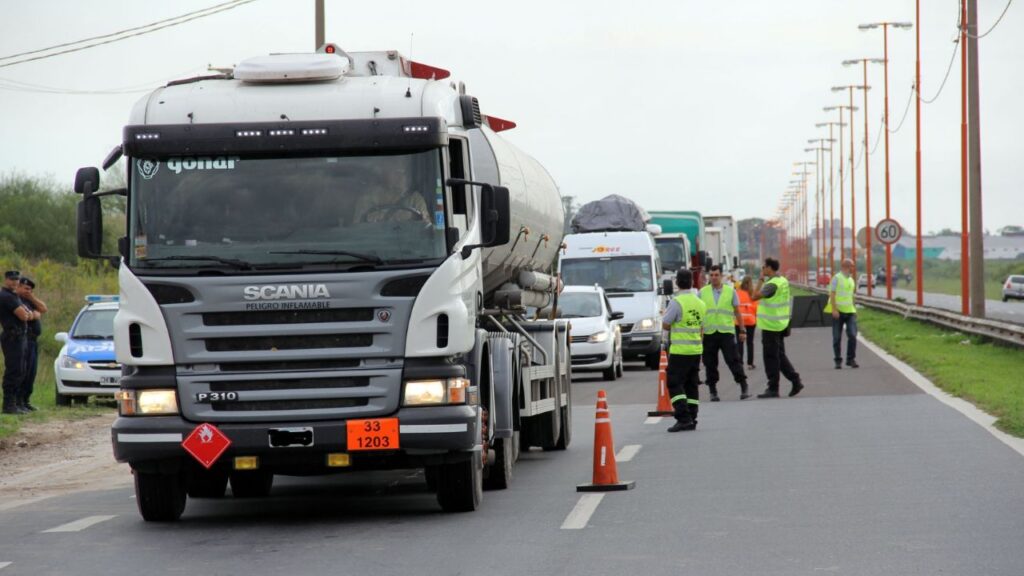 They restrict the circulation of trucks on Buenos Aires routes and roads due to tourist replacement