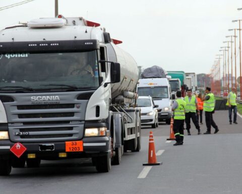 They restrict the circulation of trucks on Buenos Aires routes and roads due to tourist replacement