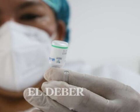 La vacunación integra el plan de contención de Covid-19. Foto: El Deber