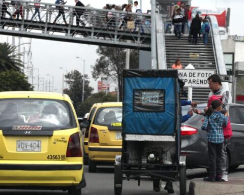 This is Claudia López's position on pedicabs