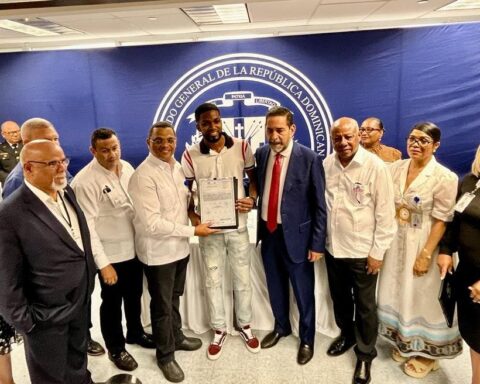 Titulación e IAD entregan 87 títulos de propiedad en Nueva York