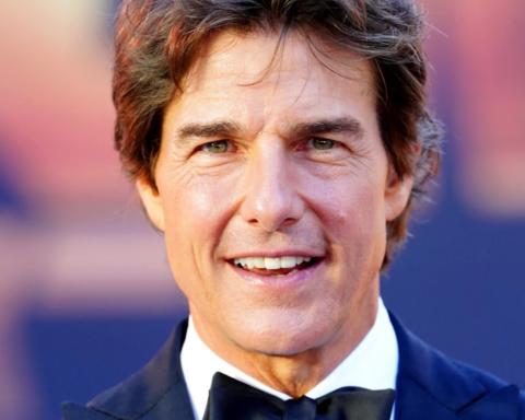 Tom Cruise turns 60 toasting the success of "Top Gun: Maverick"