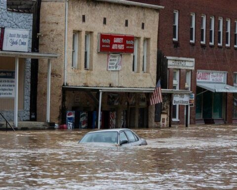 En Kentucky se han reportado inundaciones "sin paralelo". Foto: BBC.