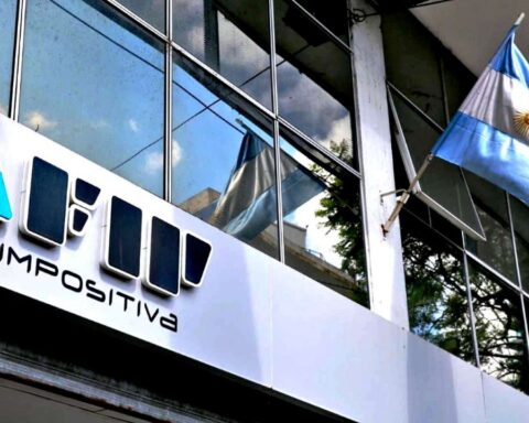 Tourist dollar: the AFIP increased the surcharge for purchases abroad by 10%