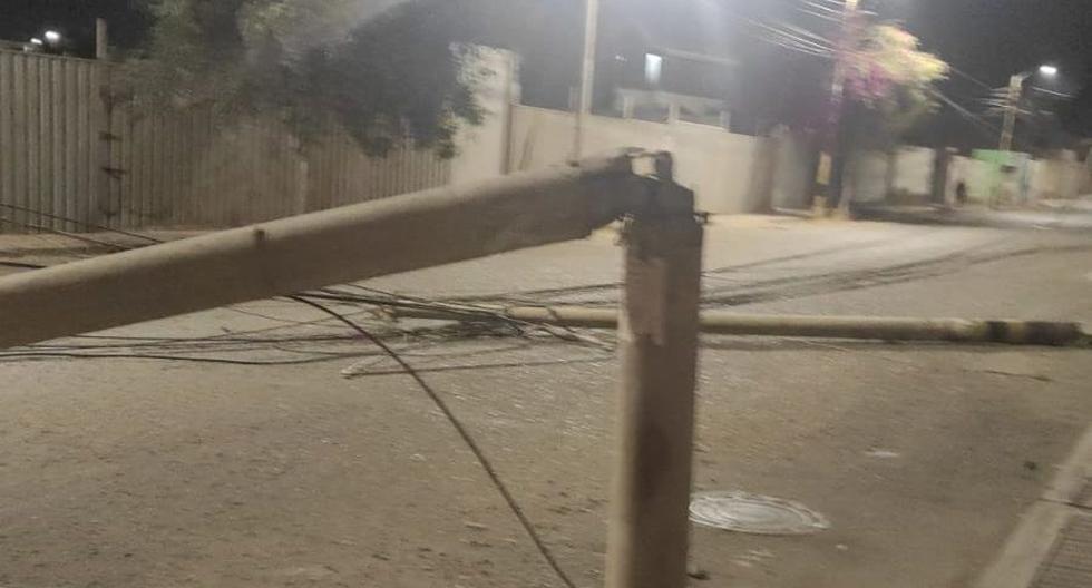 Trailer driver knocks down posts along four blocks and leaves an injured person in Tacna