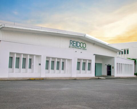 Transfer of the Reidco Credit Corporation to Motor Credit, Banco de Ahorro y Credito is authorized