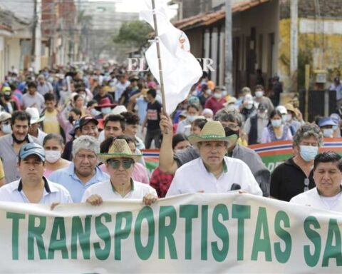 Los transportistas recorrieron las calles del centro de la ciudad Foto: Ricardo Montero