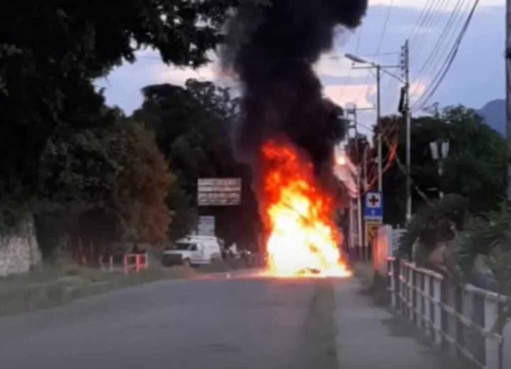 Truck loaded with flour caught fire in Guárico