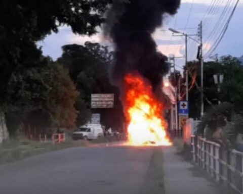 Truck loaded with flour caught fire in Guárico