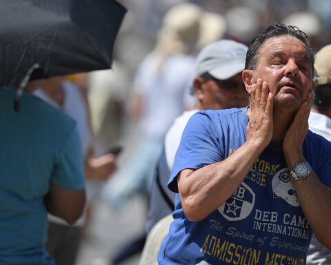 UK declares red alert for heat wave for the first time