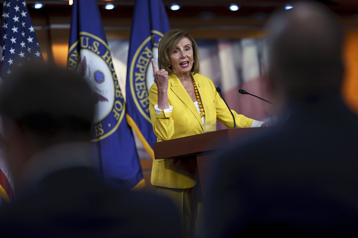 La líder de la Cámara de Representantes, Nancy Pelosi, en una rueda de prensa el jueves.