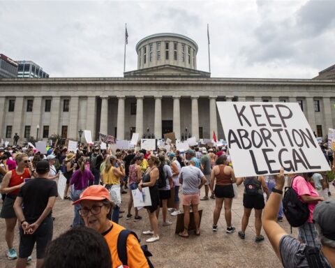 Manifestantes pro-aborto en Ohio. Foto: Toldedo Blade.