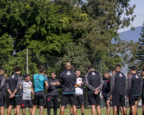 Vasco faces Criciúma with four absences in the starting lineup