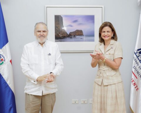 Vice President swears in Miguel Ceara Hatton in Environment