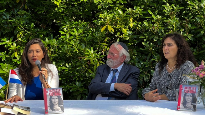 Victoria Montenegro presented in The Hague the book that narrates her life