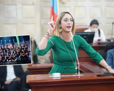 [Video] Jennifer Arias says goodbye to Congress in the best style of 'Protagonistas de Novela'