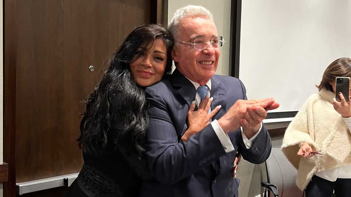 [Videos] Marbelle sang to Álvaro Uribe, and the former president recited a poem