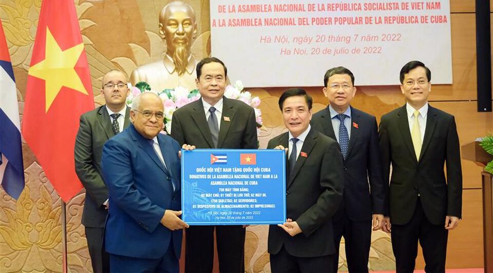 Vietnam donates 750 'tablets' to the Cuban Assembly in support "to his just revolutionary cause"