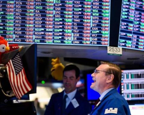 Wall Street closes in red and the technological Nasdaq loses 2.26%