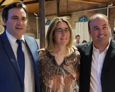 What do the deputies of the department of Colonia propose to improve the economic situation