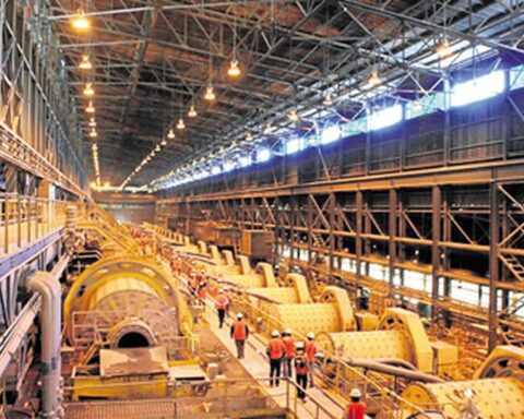 When did the copper train pass through Peru?