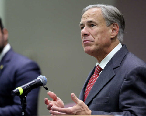 El gobernador de Texas, Greg Abbott.. Foto: The Monitor/AP.