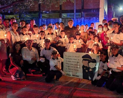 With candlelight, Cúcuta paid tribute to murdered policemen in the country