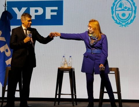 YPF and Santa Cruz will sign an agreement to resolve the debt with the province